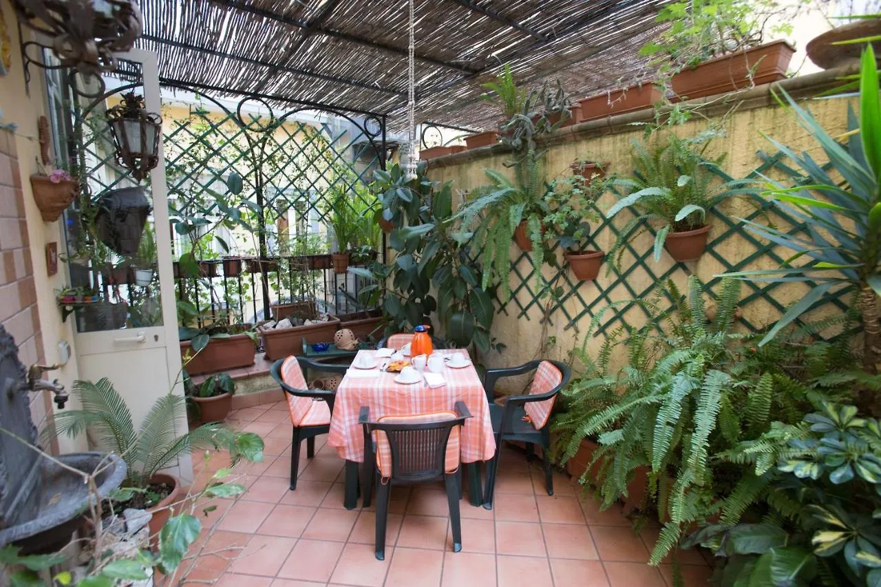 Bed and Breakfast La Via dei Presepi Napoli 0*,  Italia